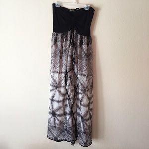Strapless black and gray beach coverup